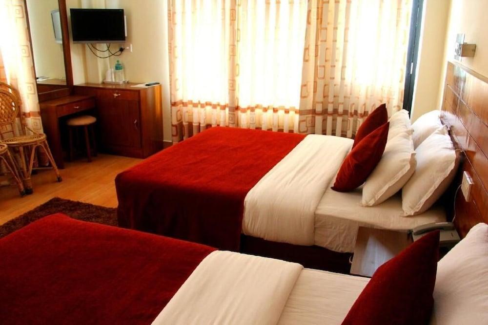 Hotel Tara Похара Екстериор снимка