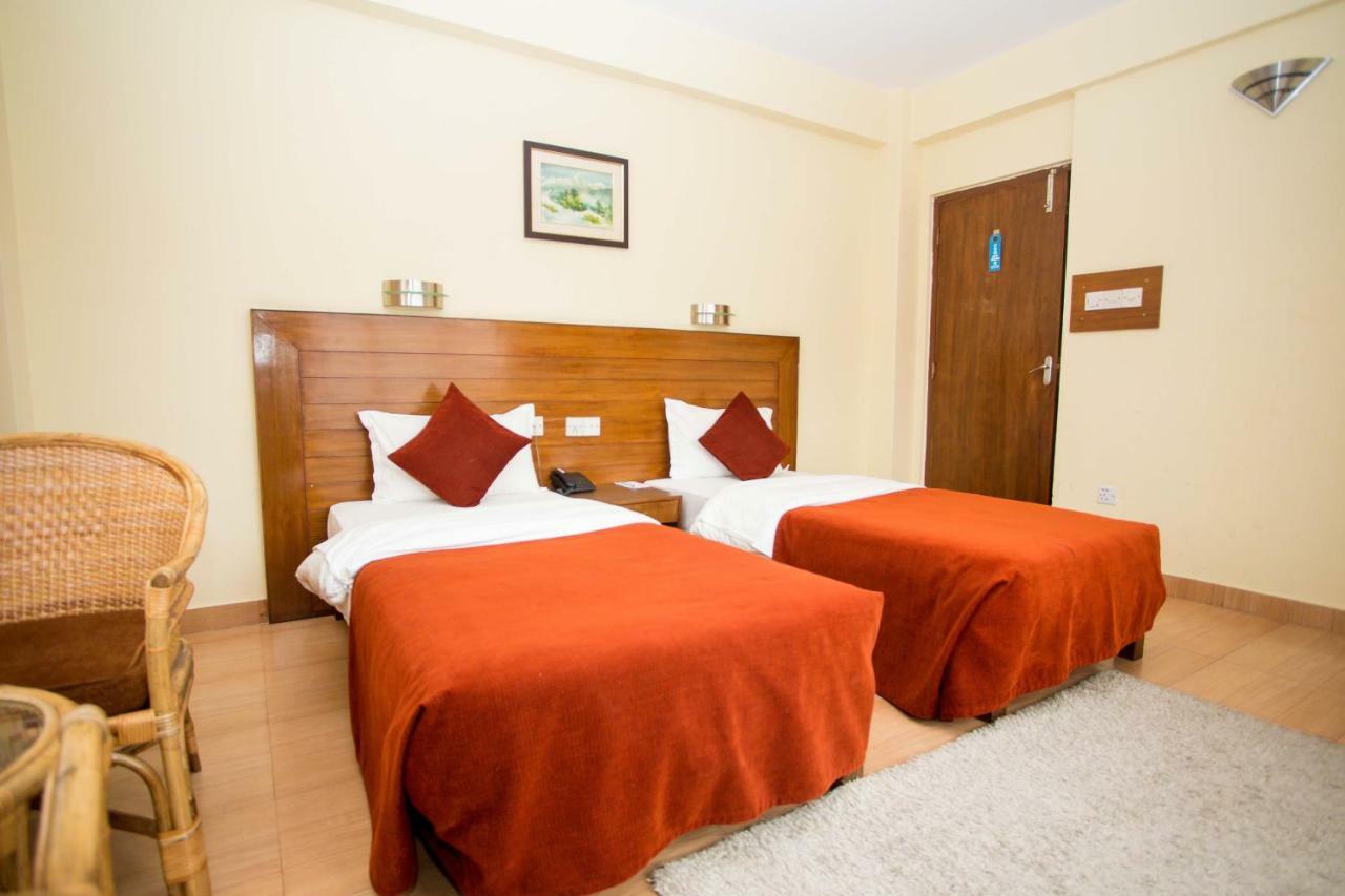 Hotel Tara Похара Екстериор снимка