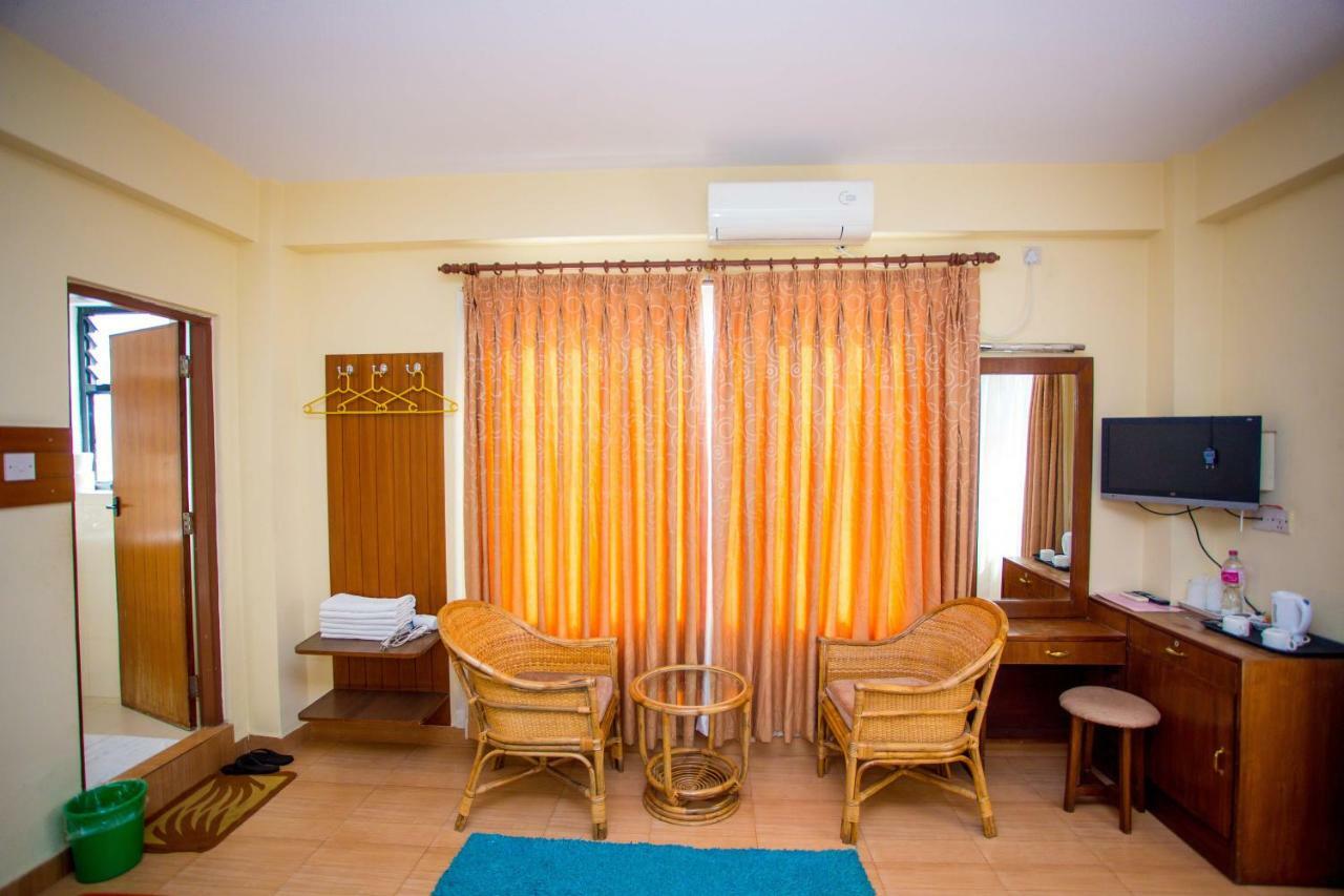 Hotel Tara Похара Екстериор снимка