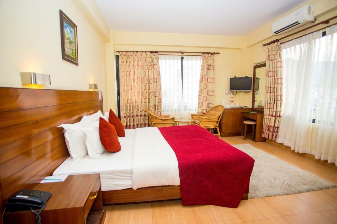 Hotel Tara Похара Екстериор снимка